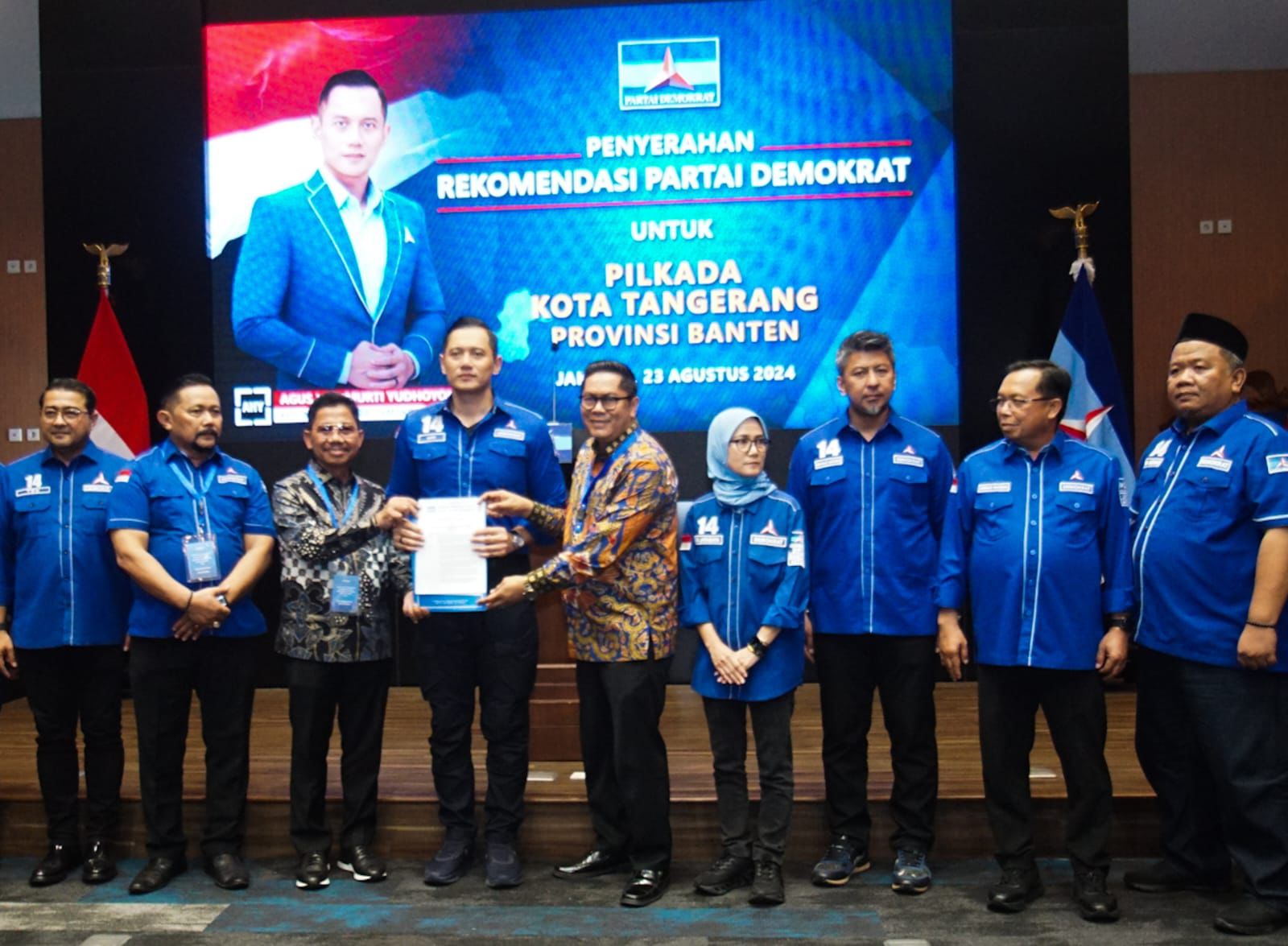 AHY Serahkan Surat Dukungan Demokrat kepada Sachrudin-Maryono