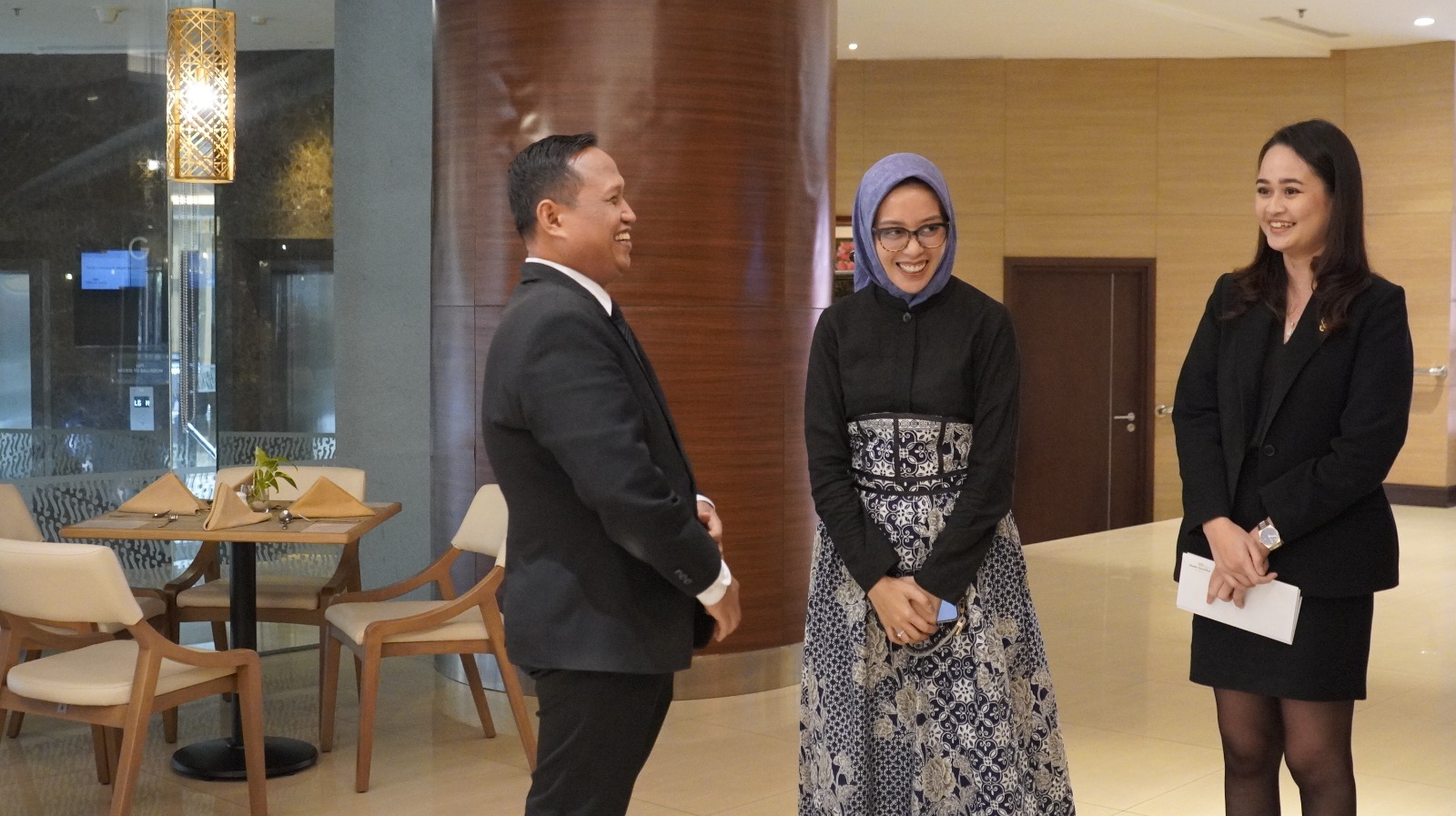 Hotel Santika Premiere Bintaro: Rayakan Batik dengan Inovasi Ecoprint