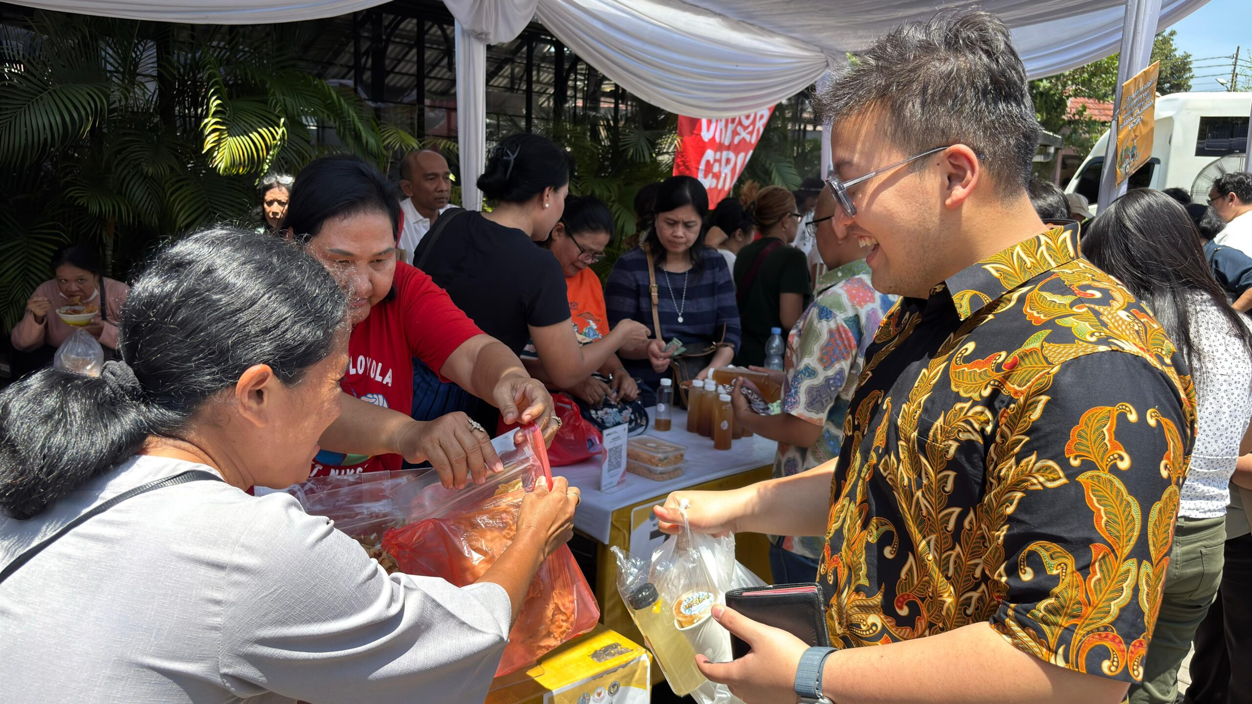 Pembagian Sembako dan Bazar UMKM Warnai Hari Pangan Sedunia di Gereja St. Nikodemus