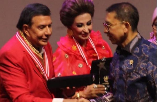 Raam Punjabi Terima Anugerah Bintang Prasasti dari Yayasan H. Usmar Ismail