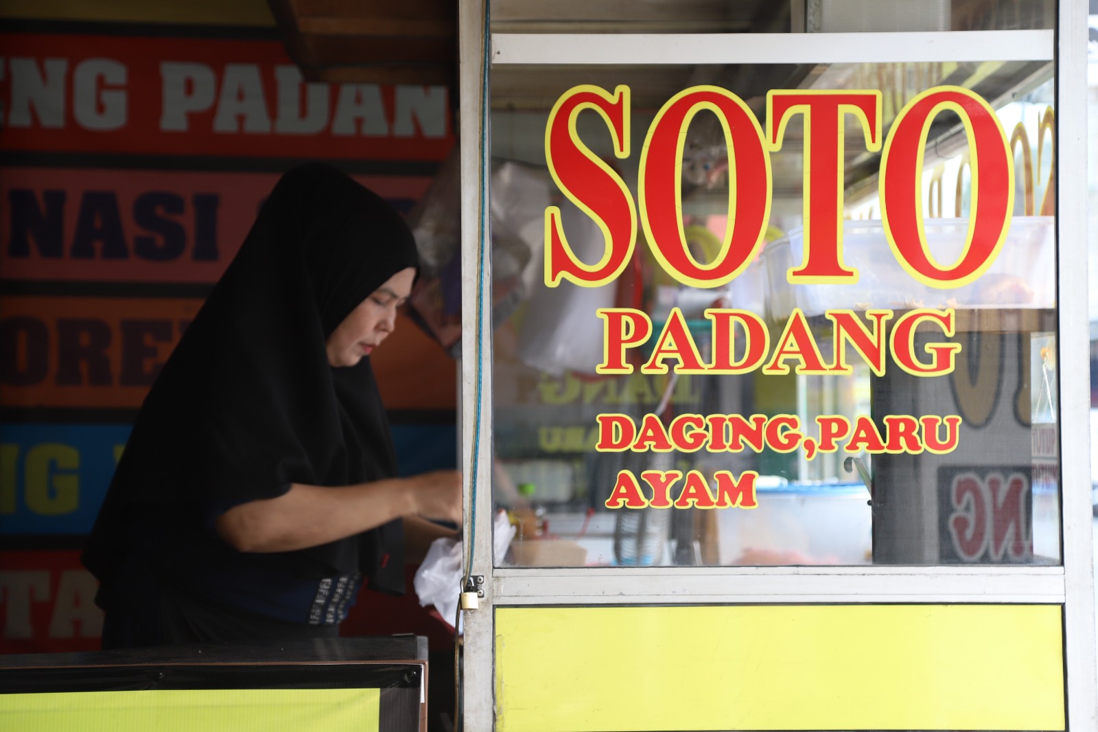 Soto Padang Uni Eva Karawaci: Sensasi Kuah Bening Khas Minang yang Bikin Nagih, Harganya Cuma Rp15 Ribuan!