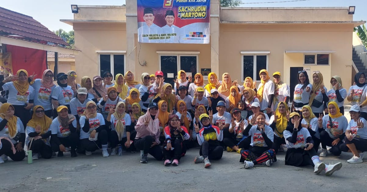 Warga Dubin Kompak Kenakan Kaos SAMA di Senam Pagi