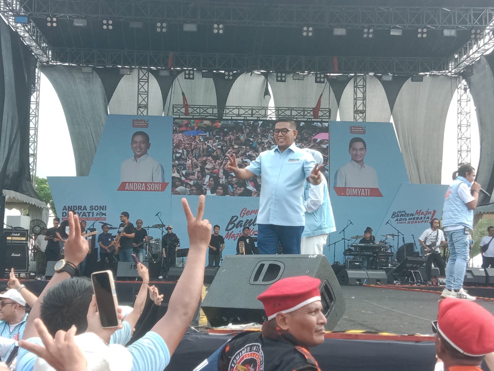 Ribuan Warga Asyik Berjoget-ria di Konser Banten Maju di Periuk