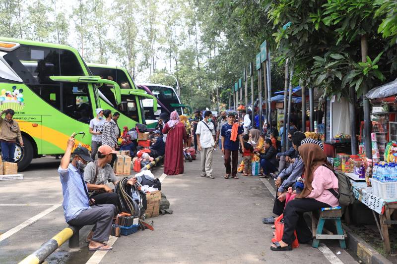 Lonjakan Penumpang Nataru di Poris Plawad? Prediksi Ribuan Orang Tiap Hari!