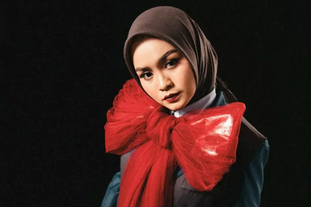 Berharap Pada Timur : Album Debut Salma Salsabil, Kisah Cinta dan Nostalgia