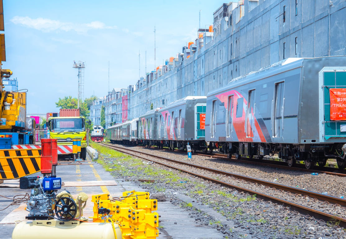 Pelindo Solusi Logistik Lanjutkan Mobilisasi Gerbong KRL