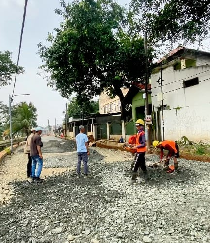 Pemerintah Kota (Pemkot) Tangerang terus mempercepat pembangunan infrastruktur guna mendukung mobilitas masyarakat dan mengurai kemacetan. Salah satu upaya tersebut diwujudkan melalui pembangunan